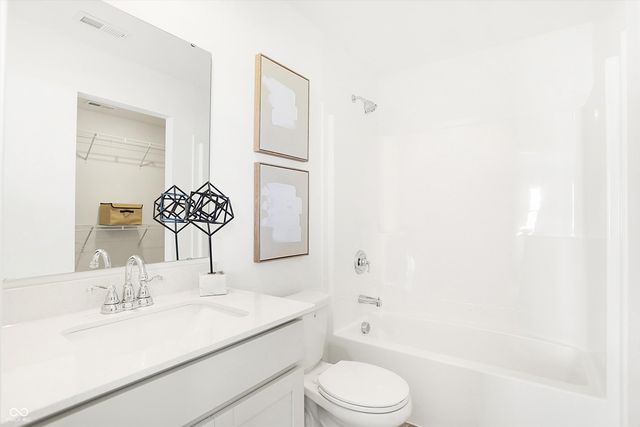 2920 Woods Edge Drive, Greenwood, IN 46143