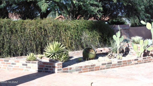 310 S Las Hamacas, Green Valley, AZ 85614