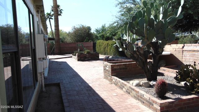 310 S Las Hamacas, Green Valley, AZ 85614