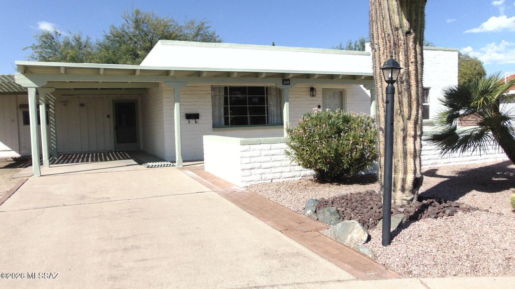 310 S Las Hamacas, Green Valley, AZ 85614