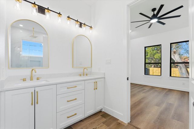 741 S Carroll Street, La Porte, TX 77571