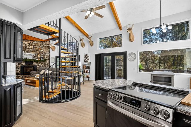 3378 Warner Road, Crane, MO 65633