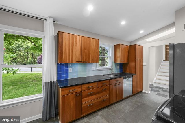 12484 WENDELL HOLMES RD, Herndon, VA 20171