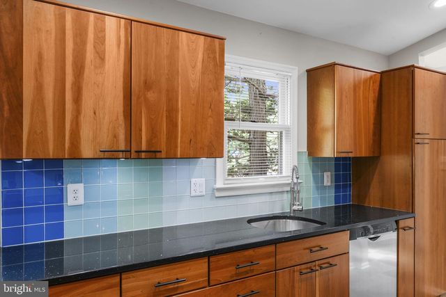 12484 WENDELL HOLMES RD, Herndon, VA 20171