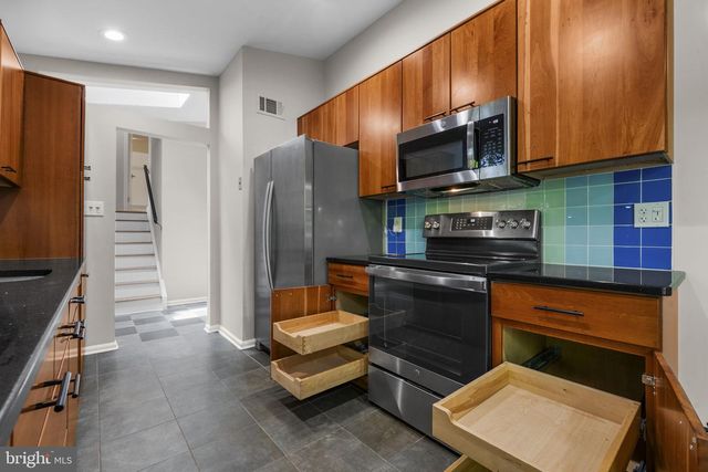 12484 WENDELL HOLMES RD, Herndon, VA 20171