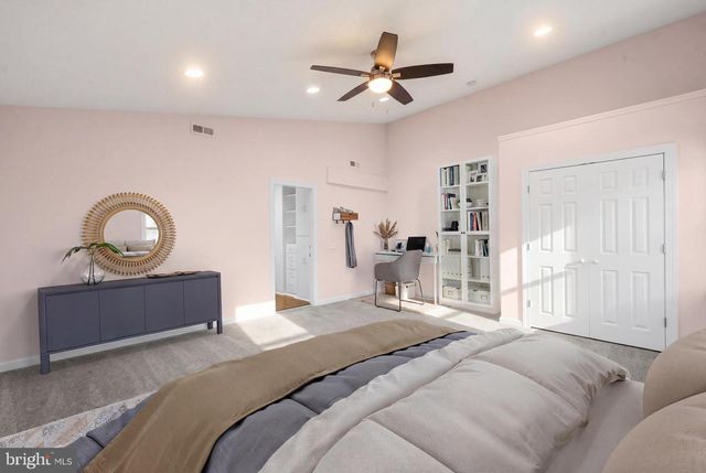 12484 WENDELL HOLMES RD, Herndon, VA 20171