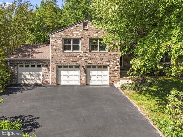 12484 WENDELL HOLMES RD, Herndon, VA 20171