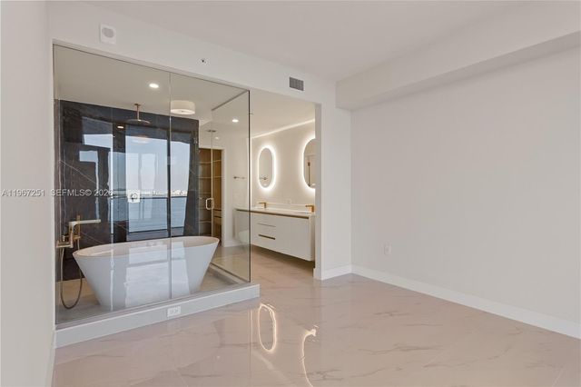 700 NE 24 2406, Miami, FL 33137