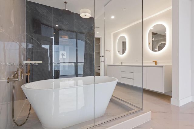 700 NE 24 2406, Miami, FL 33137