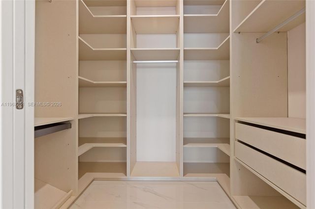 700 NE 24 2406, Miami, FL 33137