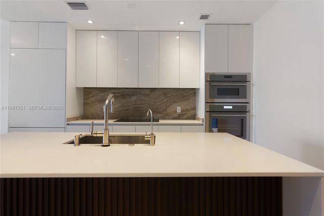 700 NE 24 2406, Miami, FL 33137