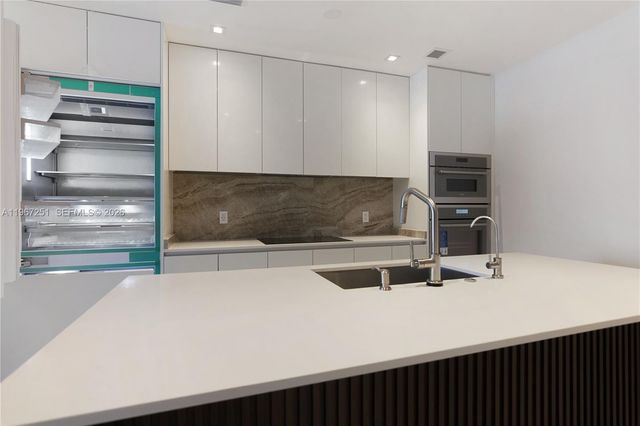 700 NE 24 2406, Miami, FL 33137