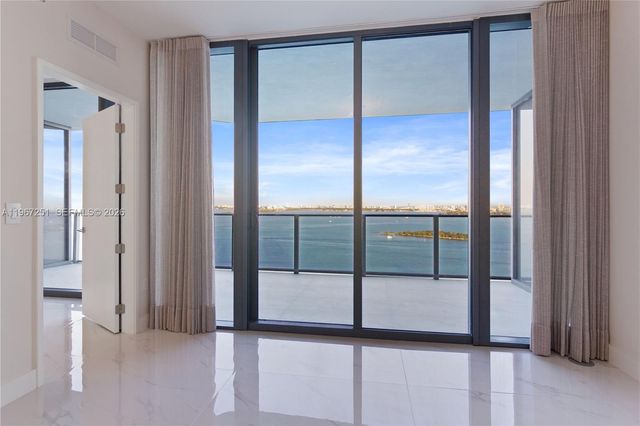 700 NE 24 2406, Miami, FL 33137