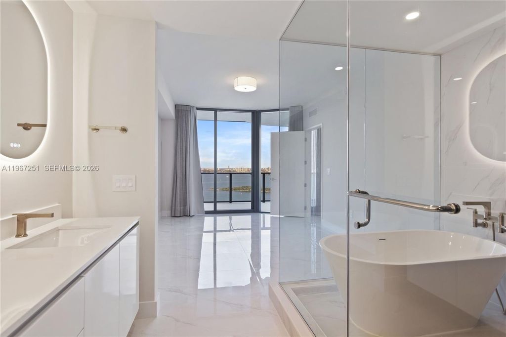 700 NE 24 2406, Miami, FL 33137