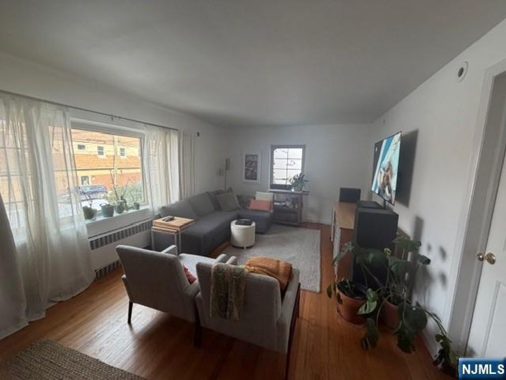 216 Brookside Avenue 1, Ho-ho-kus, NJ 07423