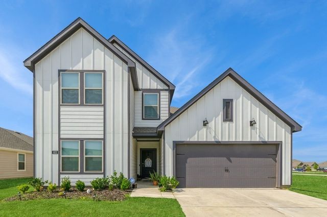 822 Amelia Court, Pilot Point, TX 76258