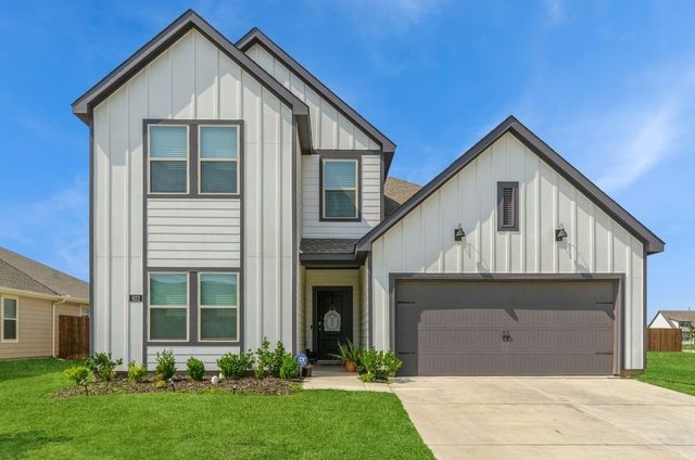 822 Amelia Court, Pilot Point, TX 76258