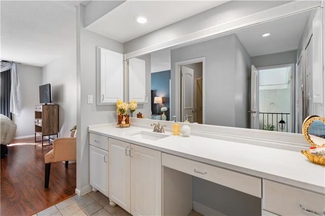 6735 W 108th Terrace, Overland Park, KS 66211