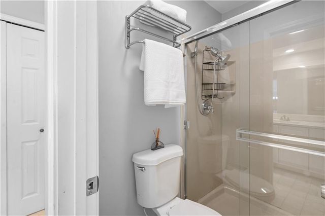 6735 W 108th Terrace, Overland Park, KS 66211