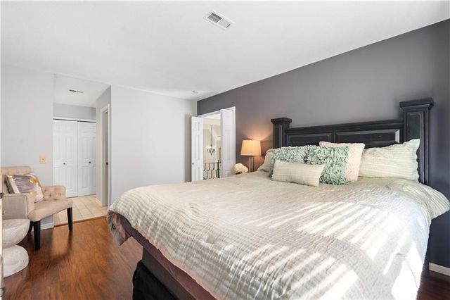 6735 W 108th Terrace, Overland Park, KS 66211