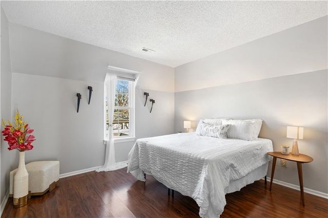 6735 W 108th Terrace, Overland Park, KS 66211