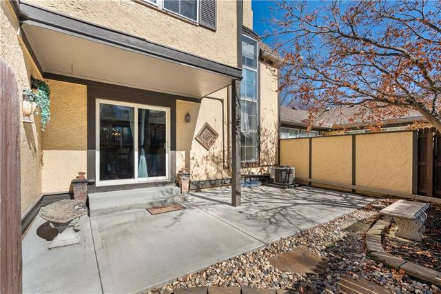 6735 W 108th Terrace, Overland Park, KS 66211