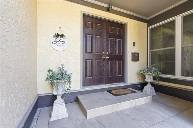 6735 W 108th Terrace, Overland Park, KS 66211