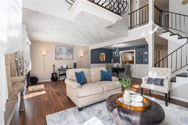 6735 W 108th Terrace, Overland Park, KS 66211