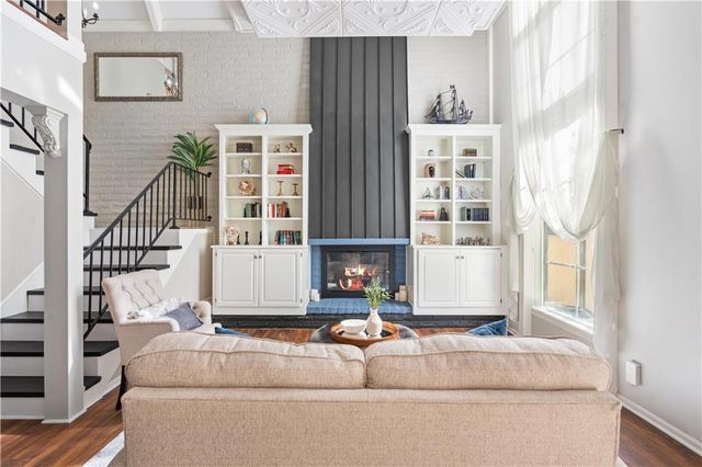 6735 W 108th Terrace, Overland Park, KS 66211