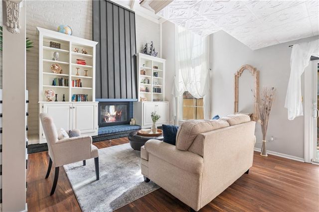 6735 W 108th Terrace, Overland Park, KS 66211