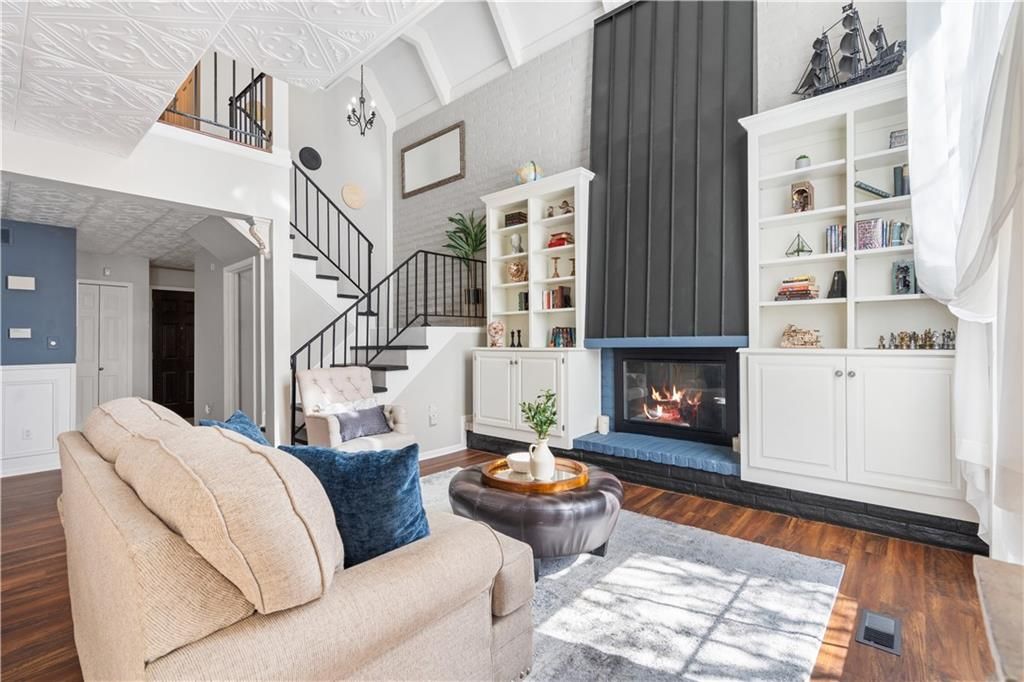 6735 W 108th Terrace, Overland Park, KS 66211