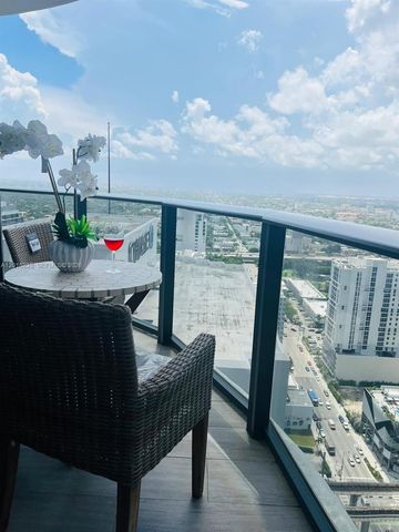 55 SW 9th St 3308, Miami, FL 33130