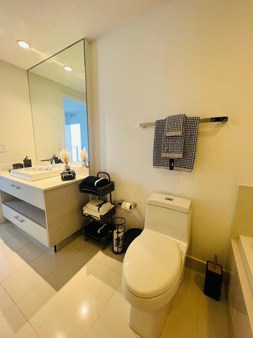 55 SW 9th St 3308, Miami, FL 33130