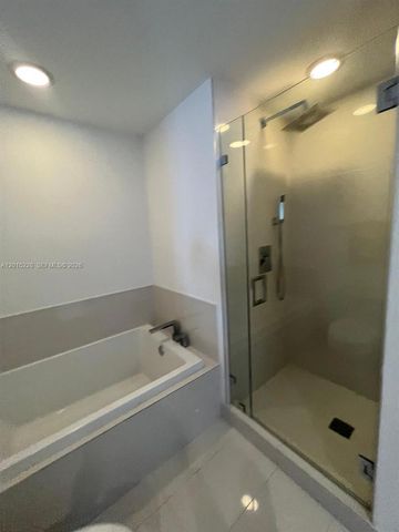 55 SW 9th St 3308, Miami, FL 33130