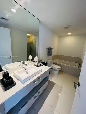 55 SW 9th St 3308, Miami, FL 33130