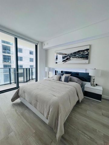 55 SW 9th St 3308, Miami, FL 33130