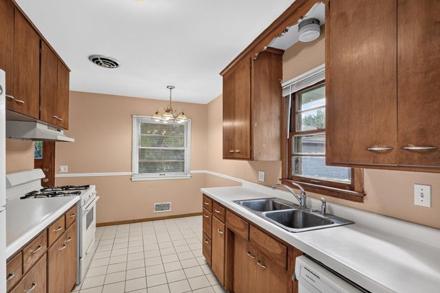 9107 14th Avenue S, Bloomington, MN 55425
