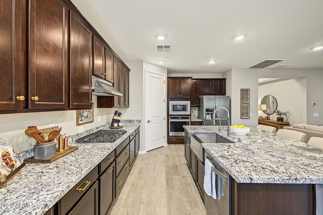 17262 W BUTLER Avenue, Waddell, AZ 85355