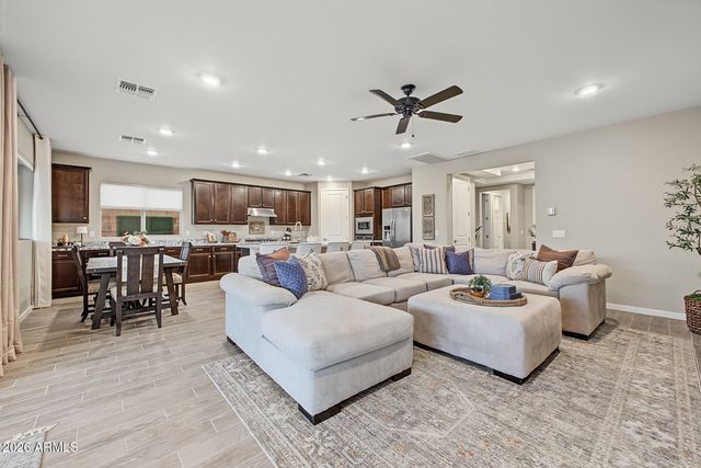 17262 W BUTLER Avenue, Waddell, AZ 85355