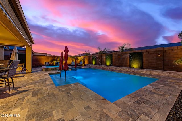 17262 W BUTLER Avenue, Waddell, AZ 85355