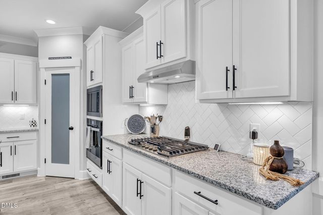 257 Hampshire Court, Four Oaks, NC 27524