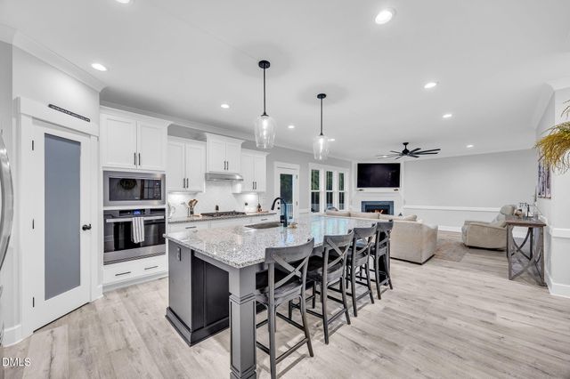 257 Hampshire Court, Four Oaks, NC 27524