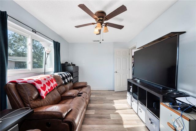 1423 NE 1ST STREET, Mulberry, FL 33860