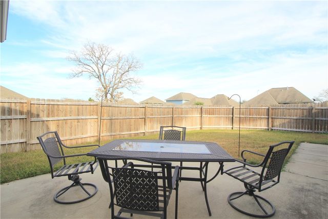 2010 Turning Leaf Drive, Bryan, TX 77807