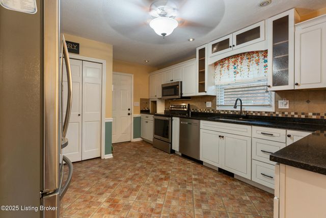 4605 Shadyview Dr, Floyds Knobs, IN 47119