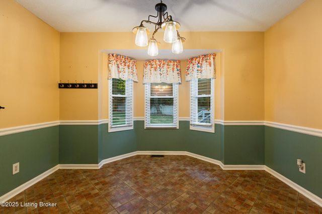 4605 Shadyview Dr, Floyds Knobs, IN 47119