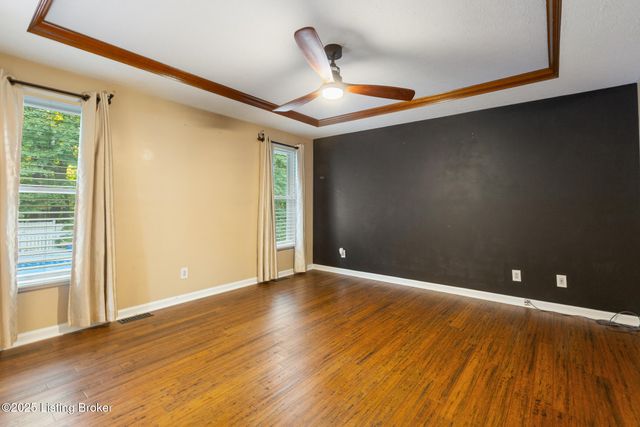 4605 Shadyview Dr, Floyds Knobs, IN 47119