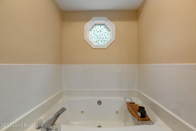 4605 Shadyview Dr, Floyds Knobs, IN 47119