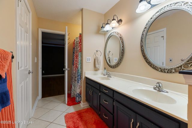 4605 Shadyview Dr, Floyds Knobs, IN 47119