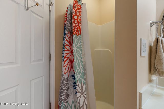 4605 Shadyview Dr, Floyds Knobs, IN 47119